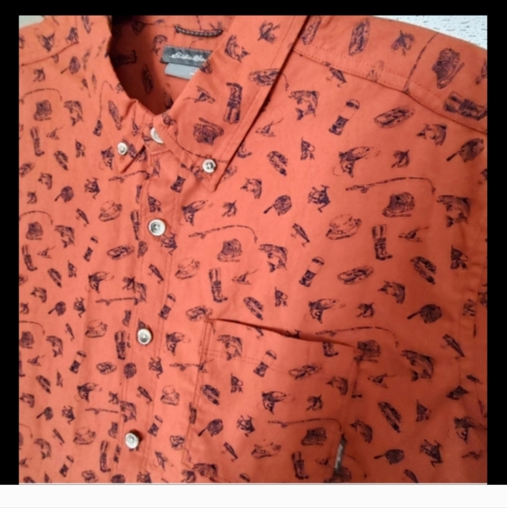 Eddie Bauer short sleeve shirt. Rust brown. Size Large.